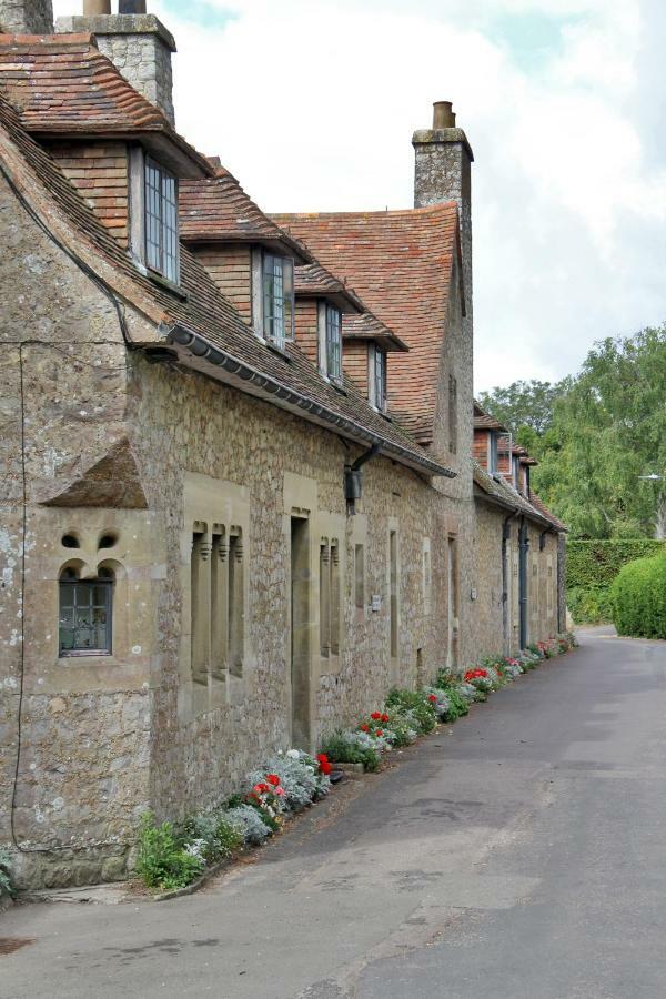 Lympne Castle Cottages Hythe  Esterno foto